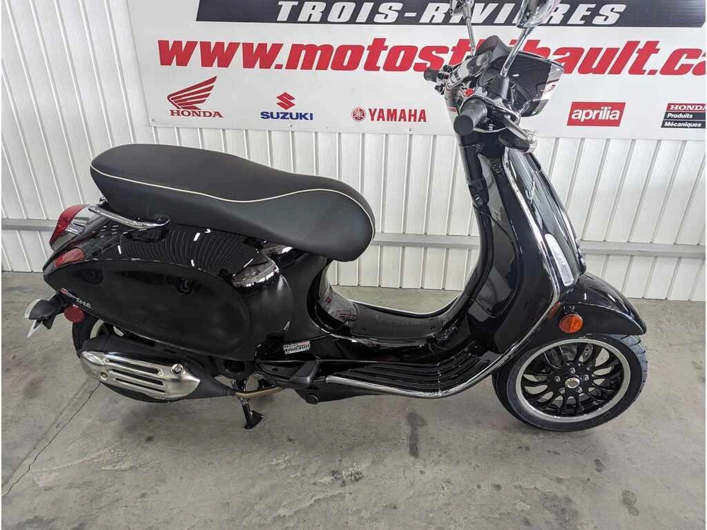 2023 Vespa Sprint 50 alt