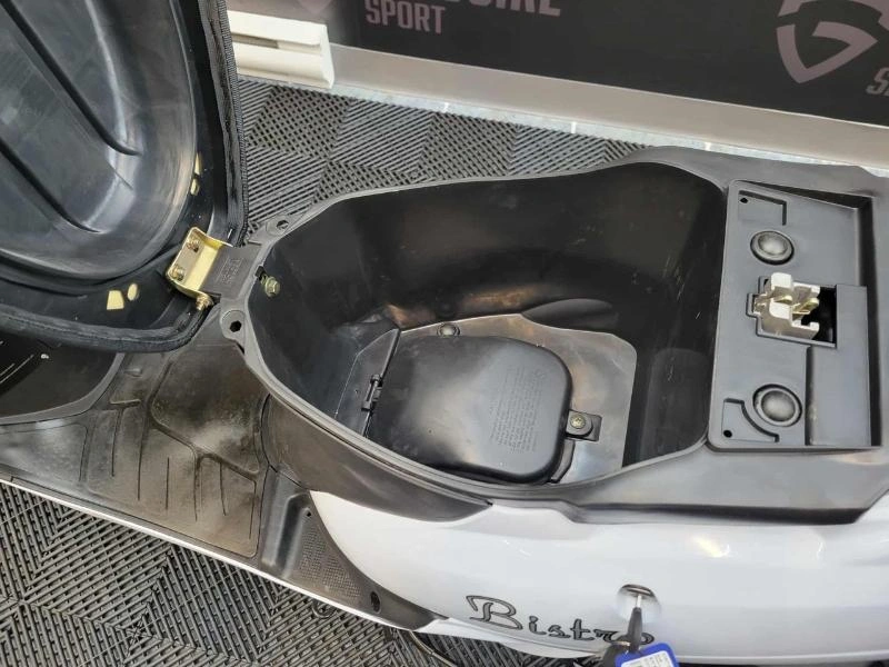 Scootterre Bistro 2023 alt