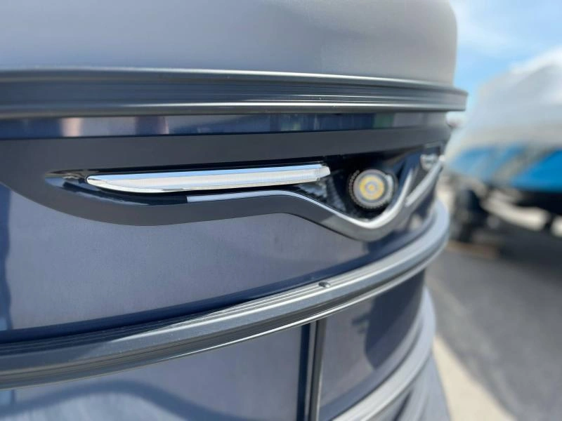 Bennington Marine M22 Swingback 3t 2025 alt