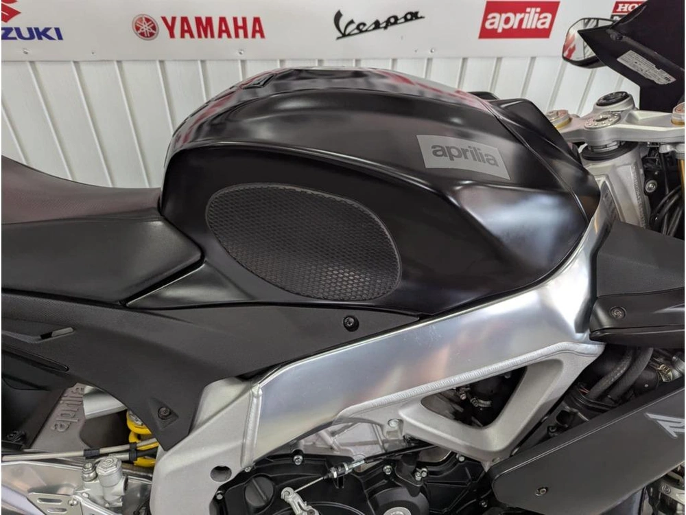 Aprilia Rsv4 2014 alt