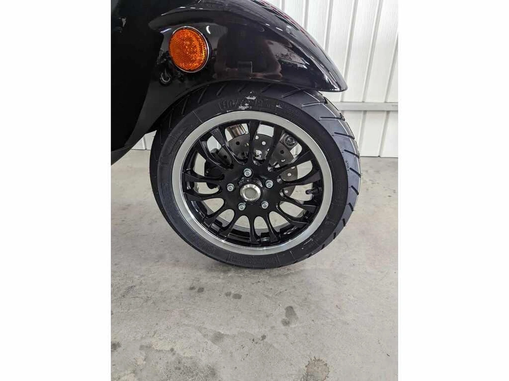 2023 Vespa Sprint 50 alt