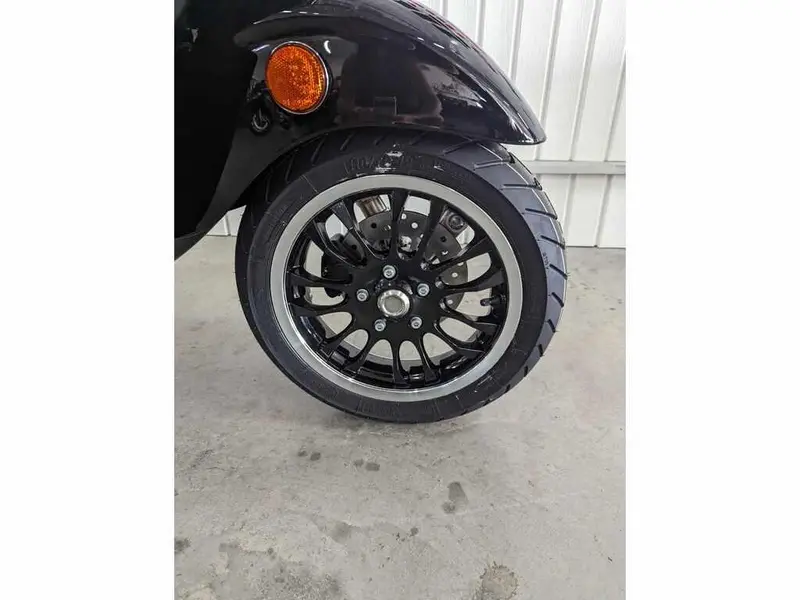 2023 Vespa Sprint 50 thumbnail 7