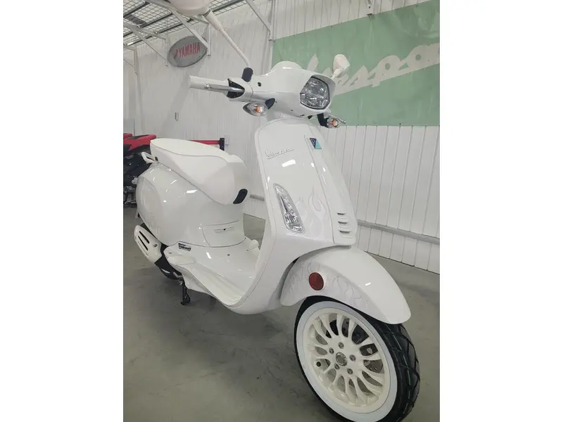 2022 Vespa Sprint 50 thumbnail 4