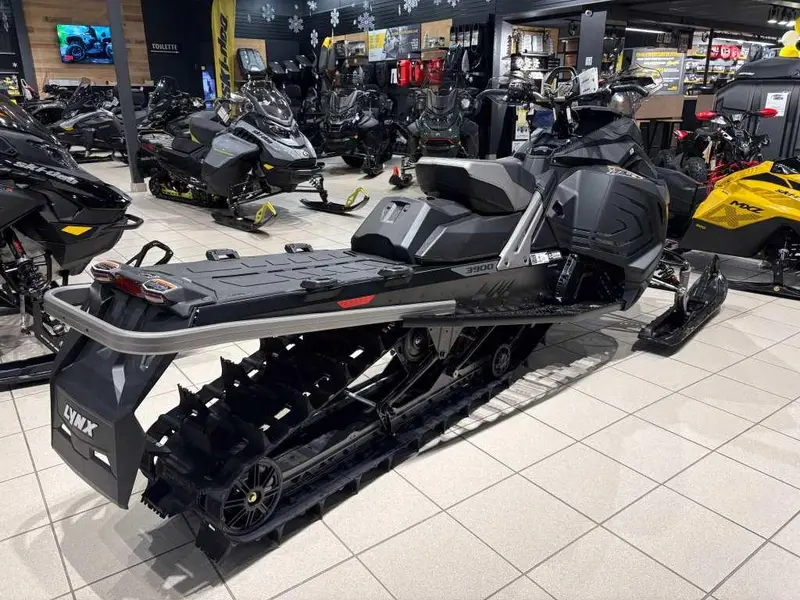 2026 LYNX BRUTAL RE 15'' 900 ACE Turbo R PowderMax 2.5'' E.S. w/ 10.25'' Touchscreen