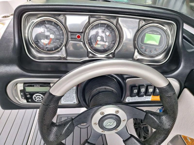 Correct Craft Super Air Nautique Team 210 2011 alt