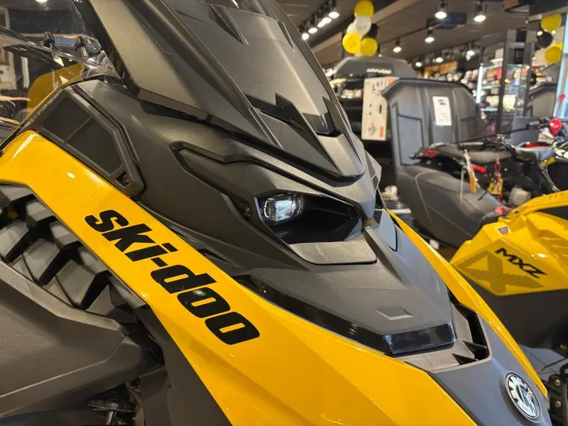 2026 Ski-Doo EXPEDITION SPORT 900 ACE Charger 1.5'' E.S.