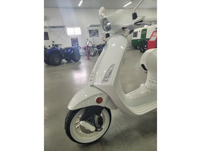 2022 Vespa Sprint 50 thumbnail 12