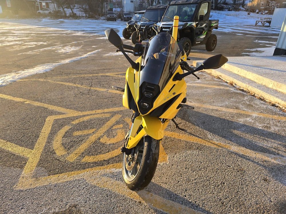 2025 Suzuki Gsx-8r alt