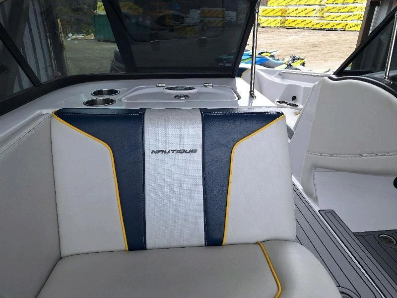 Correct Craft Super Air Nautique Team 210 2011 alt