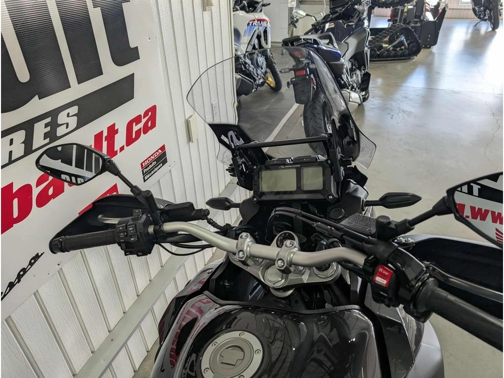 2023 Yamaha Super Tenere alt