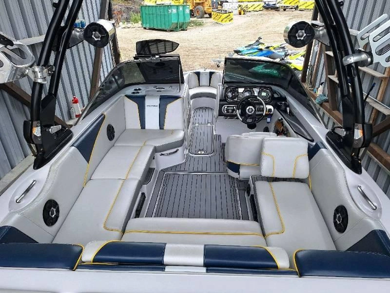 Correct Craft Super Air Nautique Team 210 2011 alt