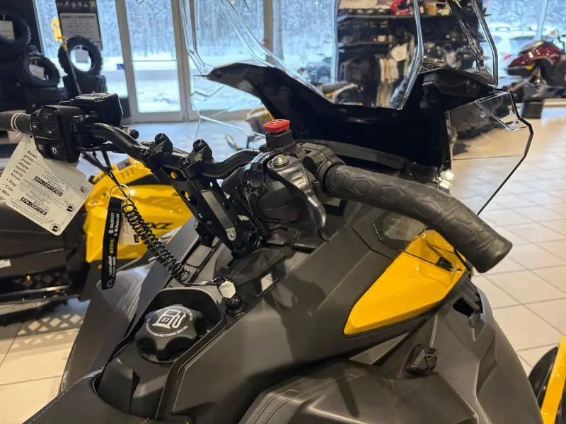 2026 Ski-Doo EXPEDITION SPORT 900 ACE Charger 1.5'' E.S.