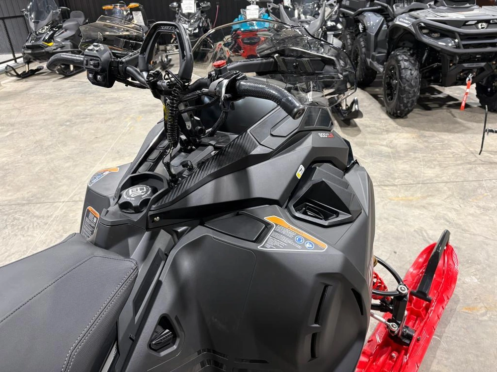 Lynx Brutal Re 15'' 900 Ace Turbo R Powdermax 2.5'' E.s. W/ 10.25'' Touchscreen 2026 alt