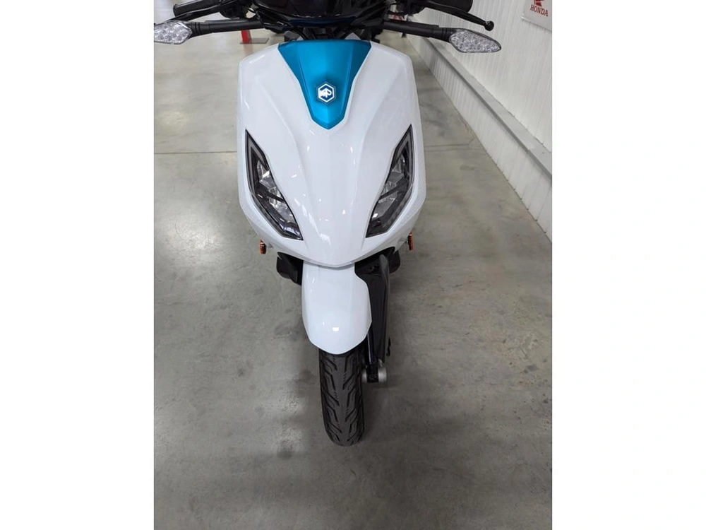 2022 Piaggio 1 Active alt