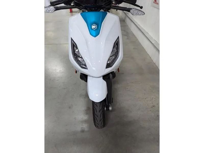 2022 Piaggio 1 Active thumbnail 4