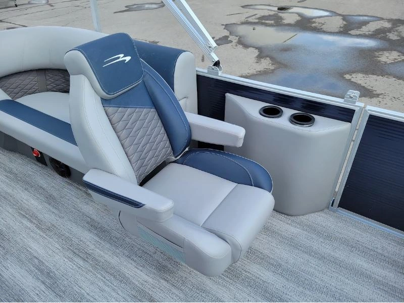 Bennington Marine S21 Stern Radius 3t Express 2025 alt