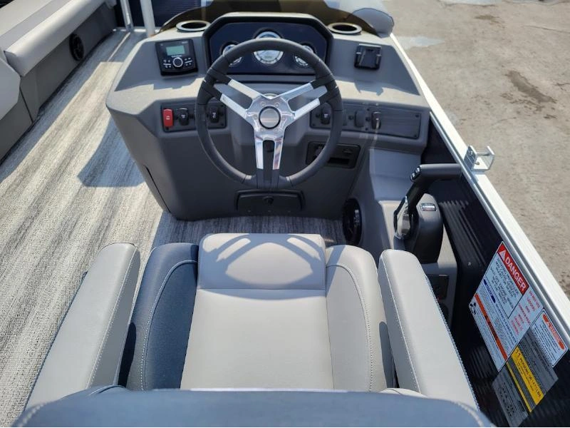 Bennington Marine S21 Stern Radius 3t Express 2025 alt