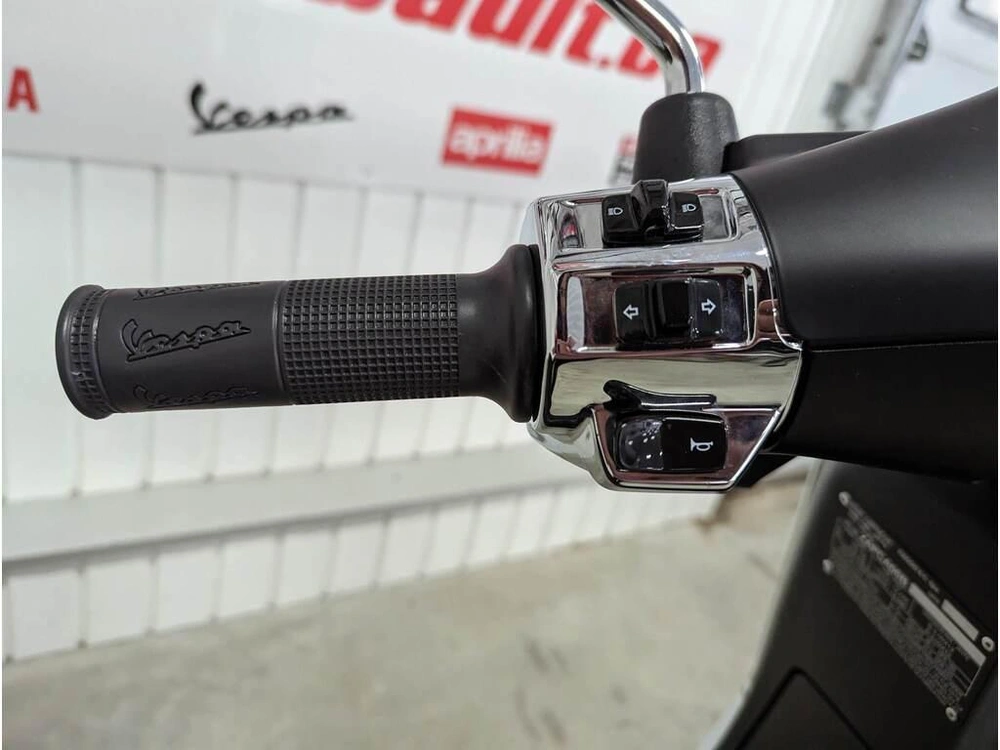 2023 Vespa Sprint 50 alt