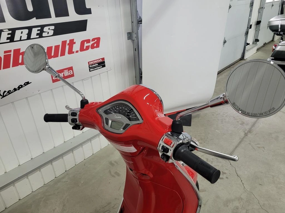 2023 Vespa Primavera 50 alt