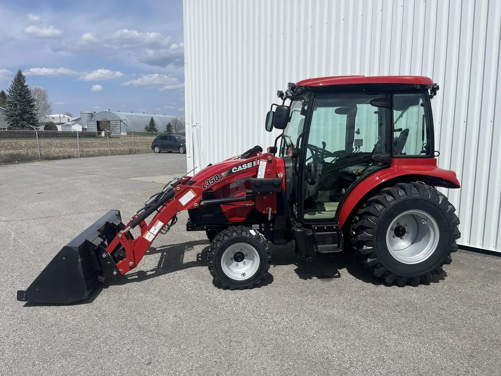 Case IH Farmall 40C 2025