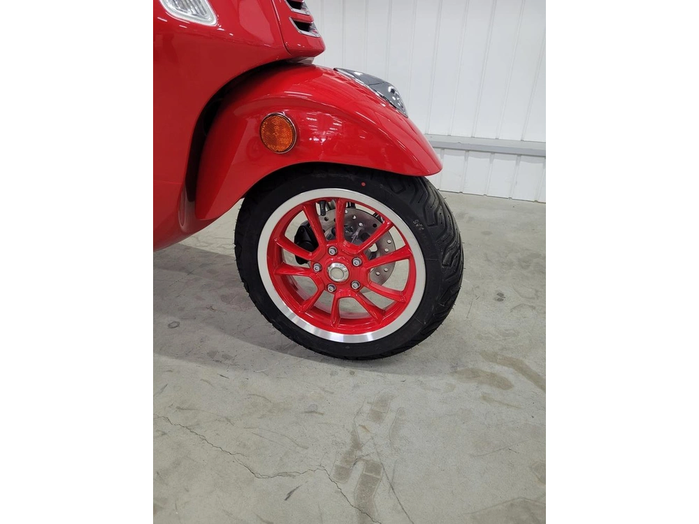 2023 Vespa Primavera 50 alt