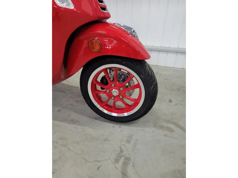 2023 Vespa Primavera 50 thumbnail 5