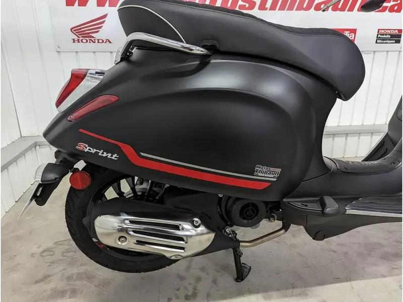2023 Vespa Sprint 50 thumbnail 8