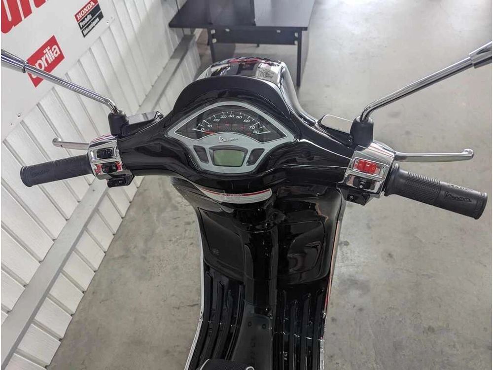 2023 Vespa Sprint 50 alt