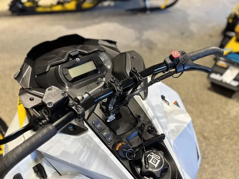 2025 Ski-Doo Summit Néo 600 EFI