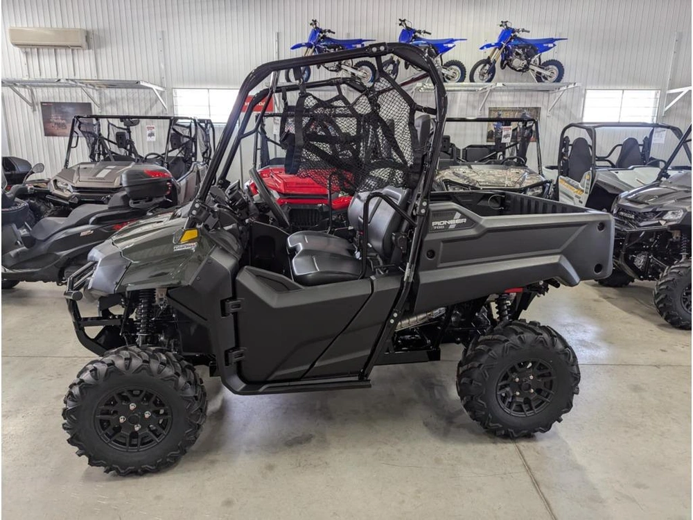 2025 Honda Pioneer 700 alt
