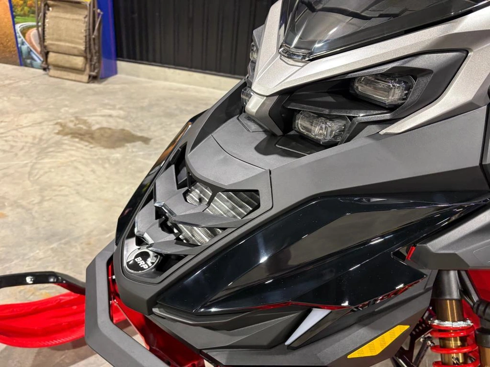 Lynx Brutal Re 15'' 900 Ace Turbo R Powdermax 2.5'' E.s. W/ 10.25'' Touchscreen 2026 alt