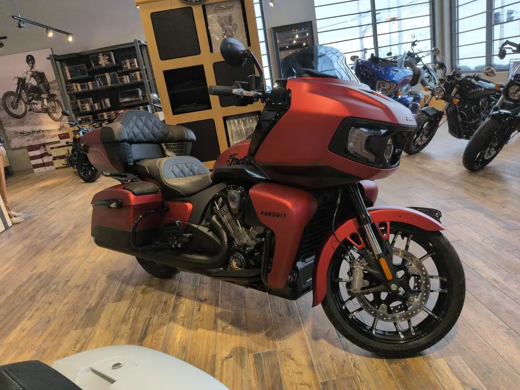 Indian Motorcycle Pursuit Dark Horse 2025