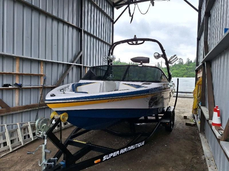 Correct Craft Super Air Nautique Team 210 2011 alt