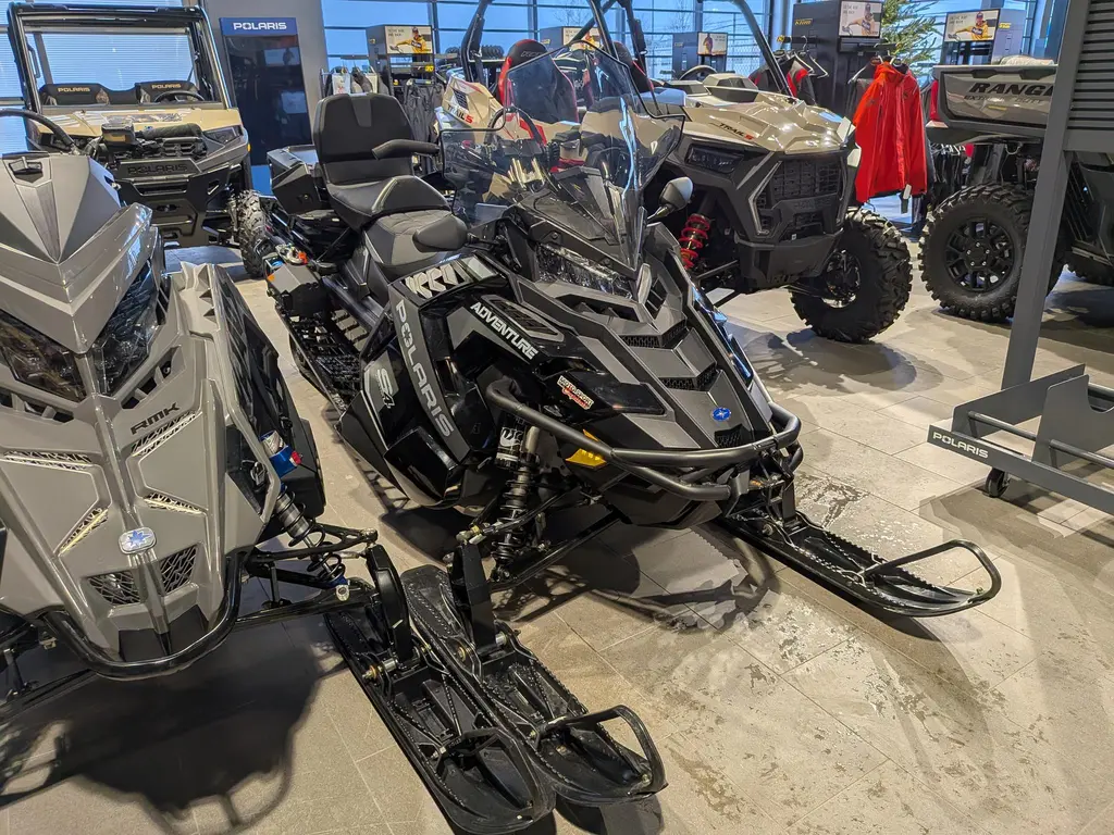 Polaris Prostar S4 Titan Adventure  2025