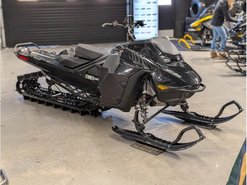 2025 Ski-Doo SUMMIT ADR w/ EDGE Pkg 165 850 E-TEC PowderMax X-Light FlexEdge 3.0" SHOT