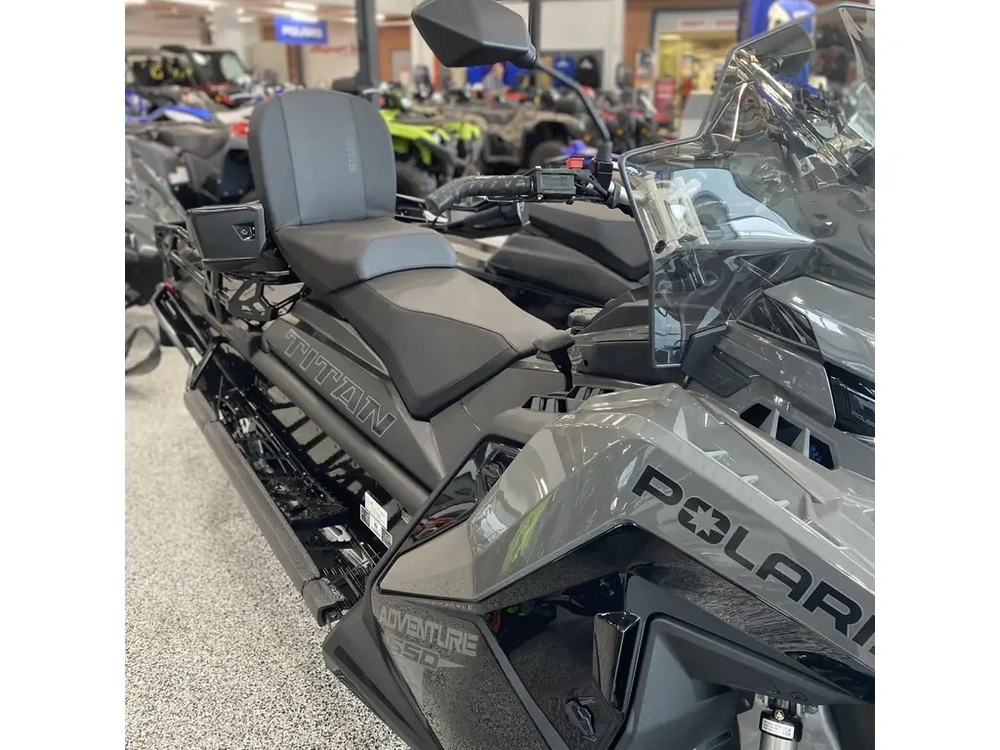 2025 Polaris 650 Titan Adventure 155 1.5 alt