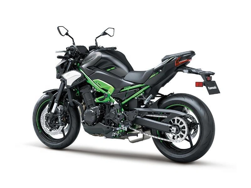 Kawasaki Z900 2025 alt