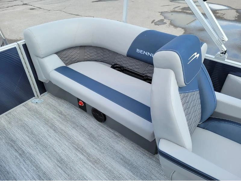 Bennington Marine S21 Stern Radius 3t Express 2025 alt