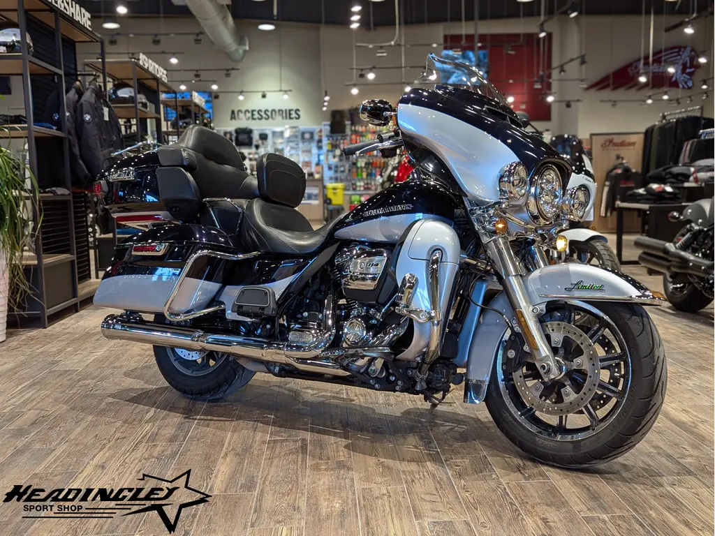 2019 Harley-Davidson Electra Glide Ultra Limited // Midnight Blue/Barracuda Silver
