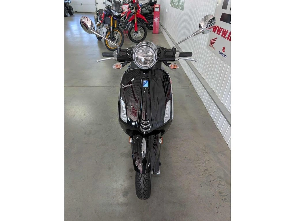 2022 Vespa Primavera 50 alt