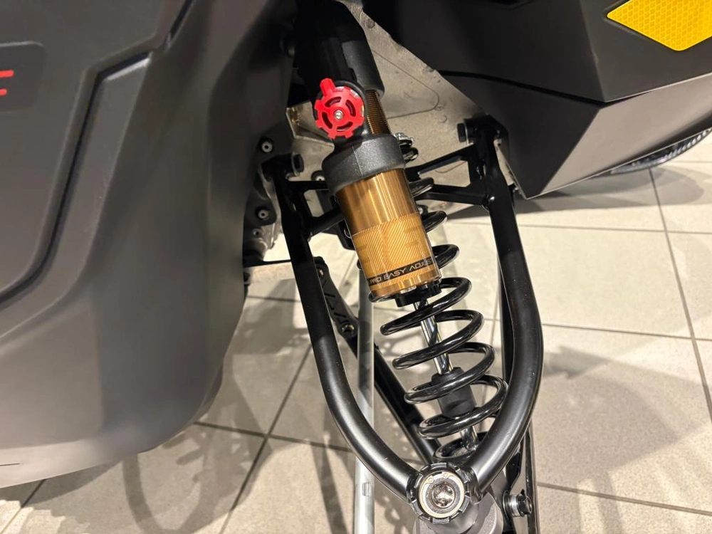 Lynx Brutal Re 15'' 900 Ace Turbo R Powdermax 2.5'' E.s. W/ 10.25'' Touchscreen 2026 alt