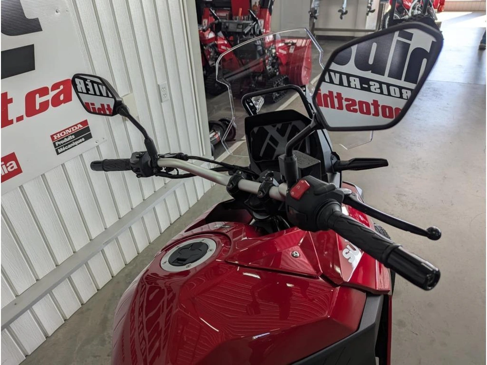 2025 Suzuki V-strom 800 alt