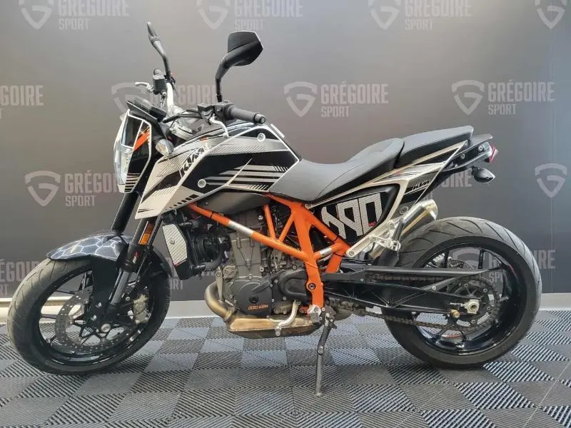 2015 KTM DUKE 690 thumbnail 4