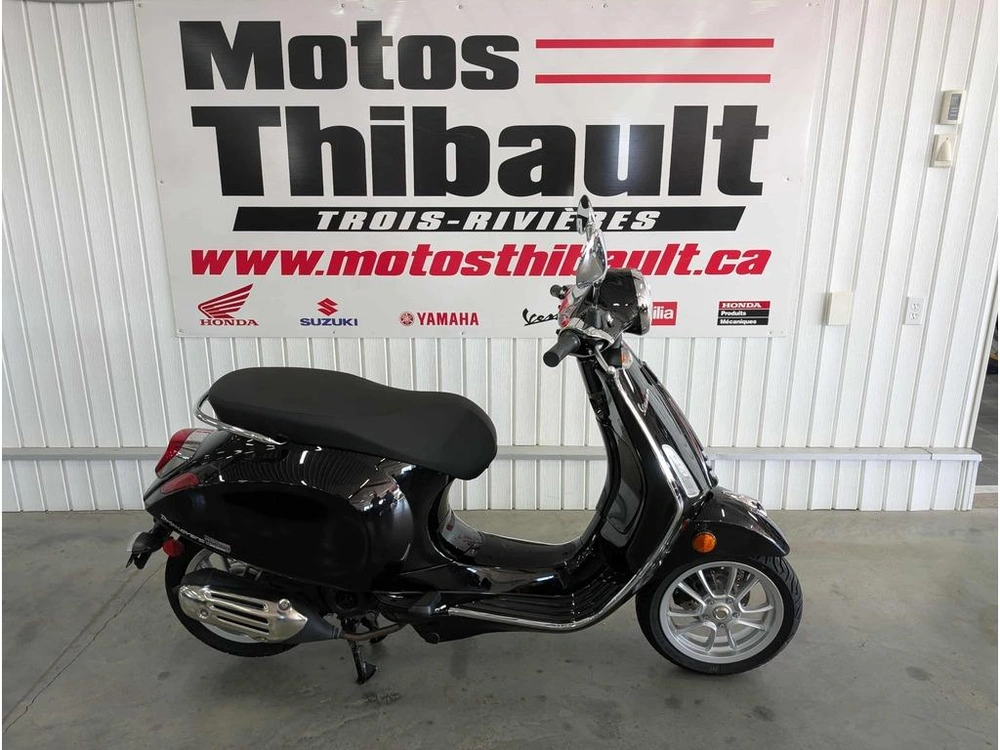 2022 Vespa Primavera 50 alt