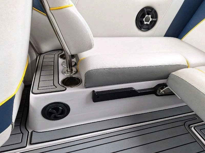 Correct Craft Super Air Nautique Team 210 2011 alt