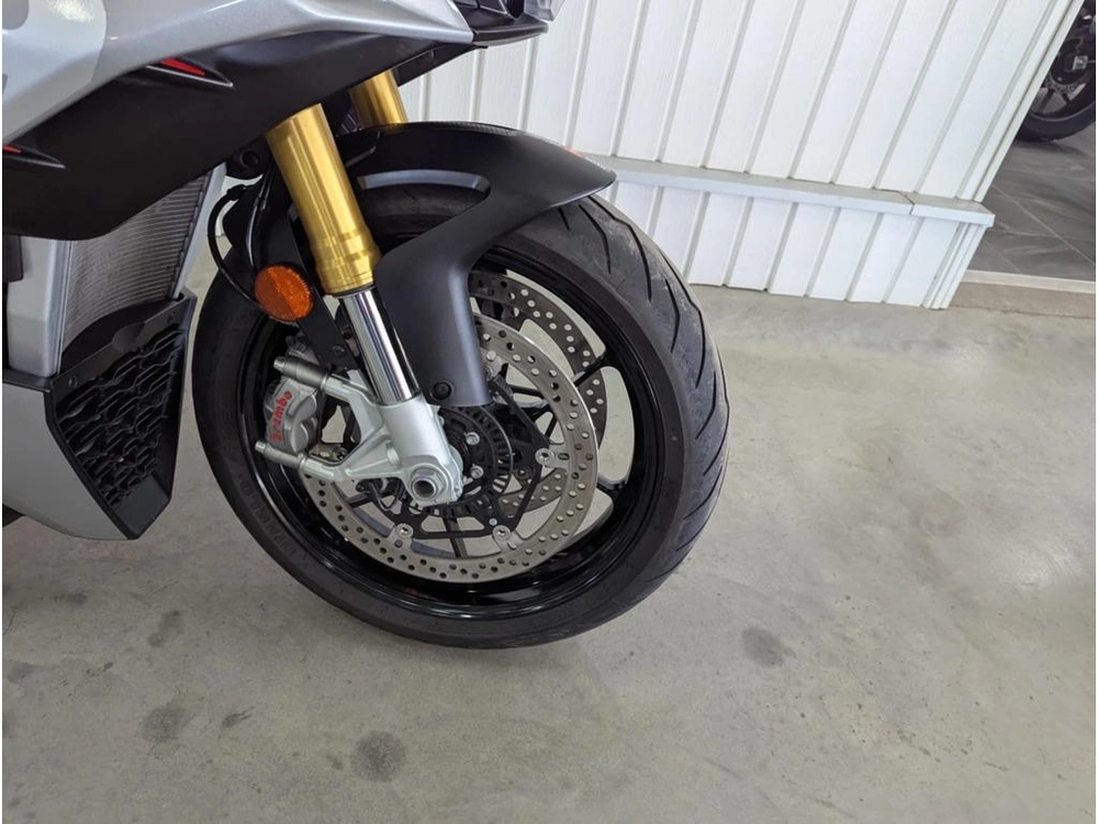 Aprilia Tuono V4 1100 2022 alt