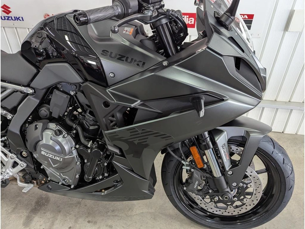 2025 Suzuki Gsx-8r alt