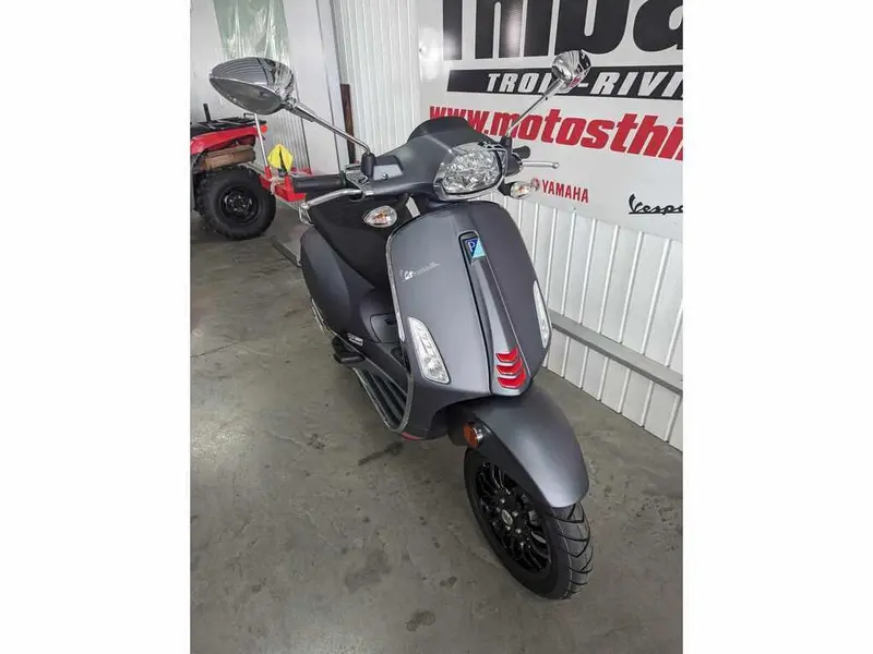 2023 Vespa Sprint 50 thumbnail 2