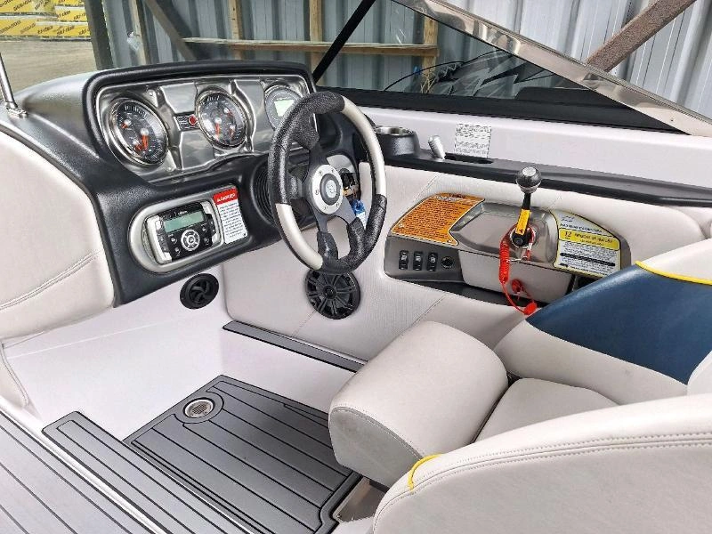 Correct Craft Super Air Nautique Team 210 2011 alt