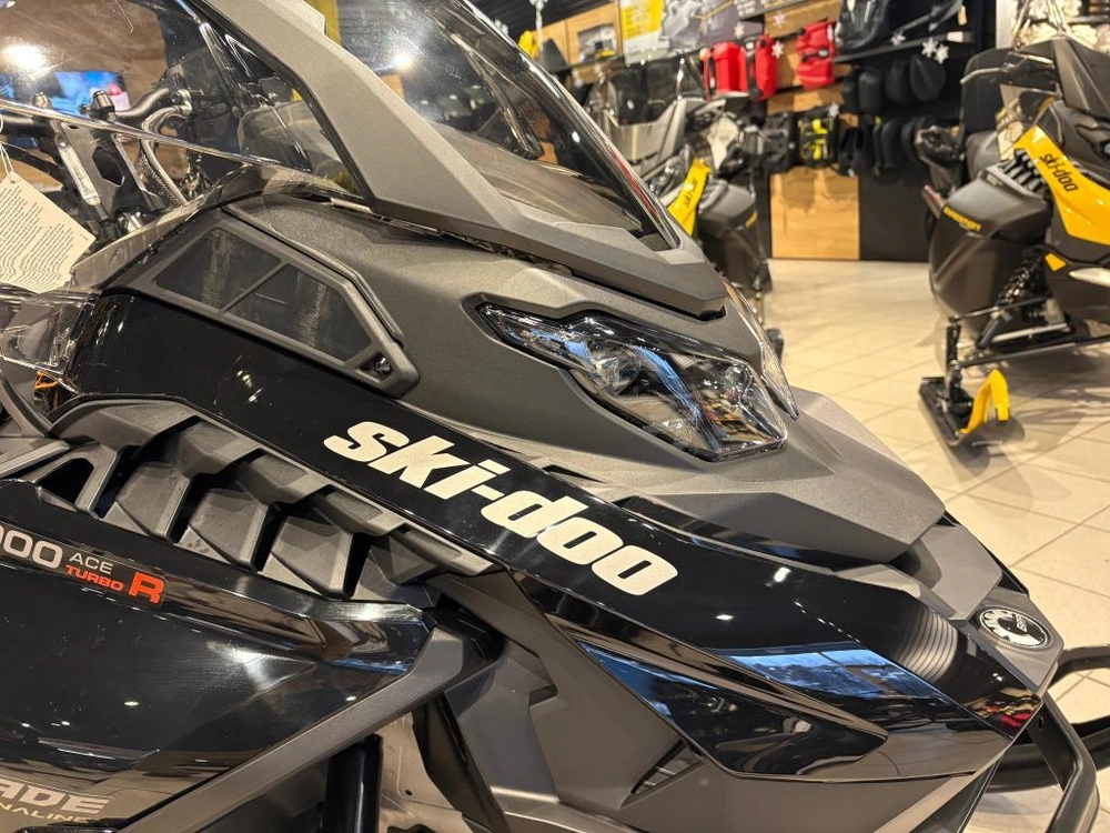Ski-doo Renegade Adr W/ Enduro Pkg 900 Ace Turbo R Ice Ripper Xt 1.25'' E.s. W/ 10.25'' Touchscreen 2026 alt